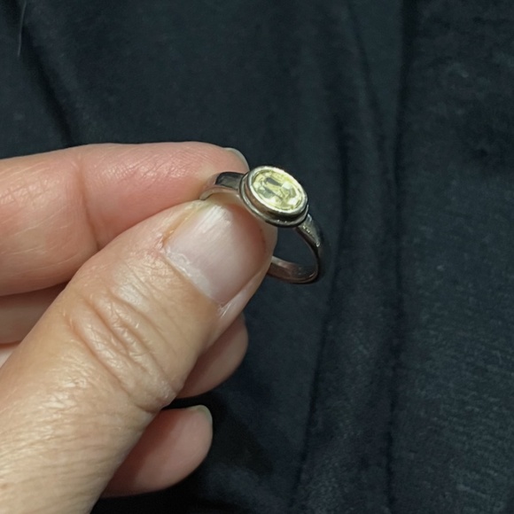 4 gold tone rings - Picture 4 of 9